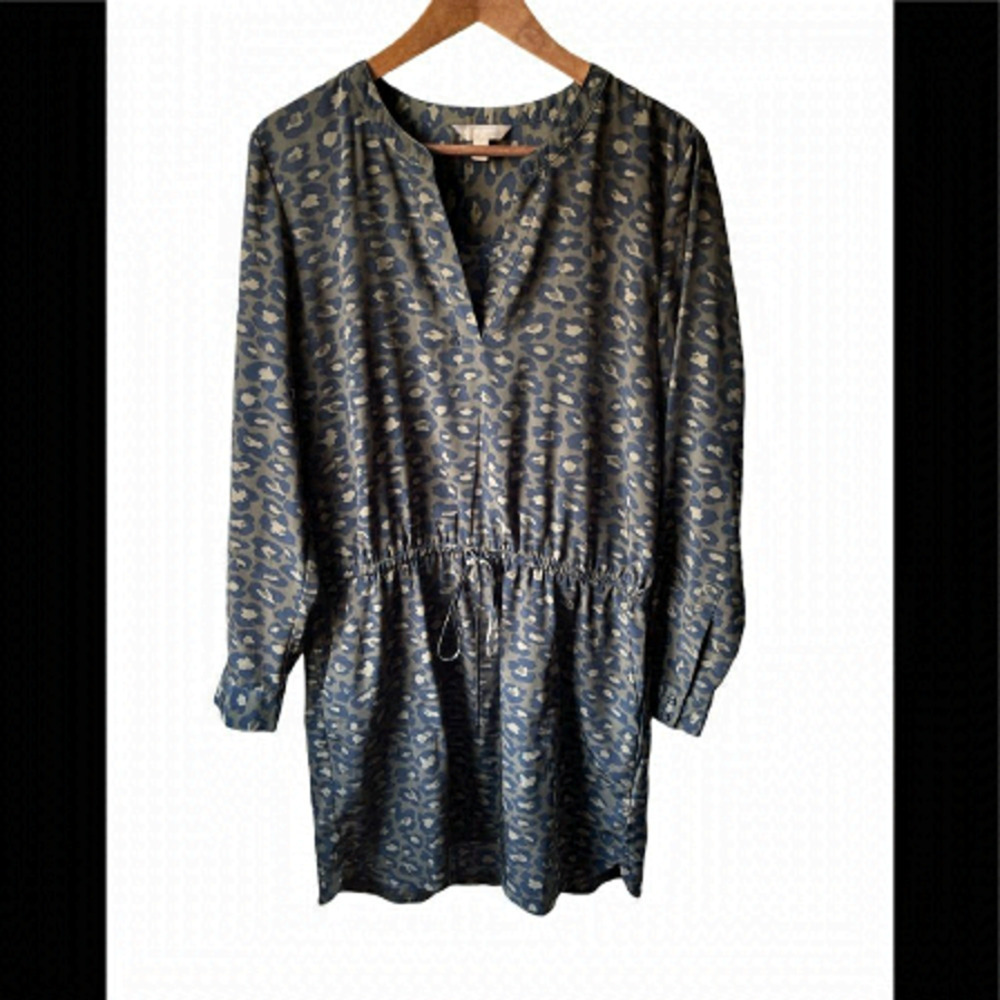 𝅺banana Republic long sleeve v-neck animal print elastic waist dress size 10